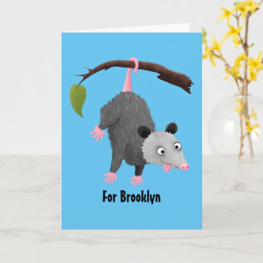 Cute grappige opossum aan de cartoon van de tak kaart (Gele Bloem)