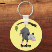 Cute grappige opossum aan de cartoon van de tak sleutelhanger (Voorkant)