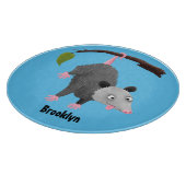 Cute grappige opossum aan de cartoon van de tak snijplank (Hoek)