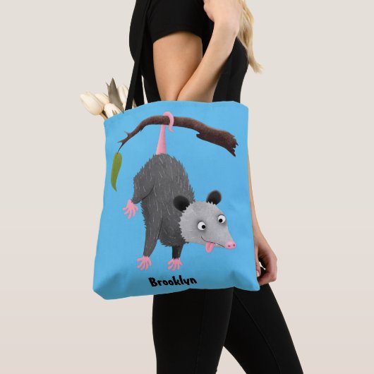 Cute grappige opossum aan de cartoon van de tak tote bag (Dichtbij)