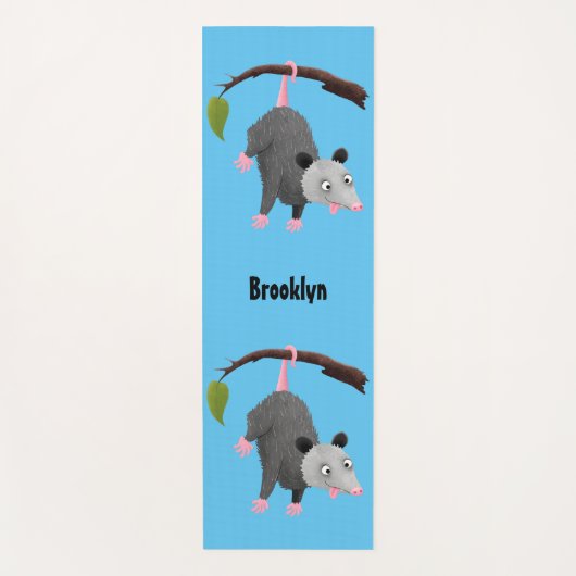 Cute grappige opossum aan de cartoon van de tak yogamat (Voorkant)