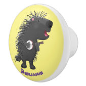 Cute grappige porcupine die banjo-cartoon speelt keramische knop (Rechts)