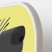 Cute grappige porcupine die banjo-cartoon speelt pickleball paddle (Links Detail)