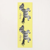 Cute grappige zebra lopende illustratie van cartoo yogamat (Achterkant)
