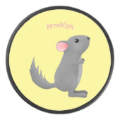 Cute gray chinchilla cartoon illustratie hockey puck (Voorkant)