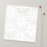 Cute Gray Daisy Floral Notitieblok<br><div class="desc">schattig dagpatroon op lichtgrijze achtergrond.</div>