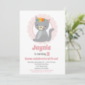 Cute Gray Kitten Pink Girls Birthday Uitnodiging (Staand voorkant)