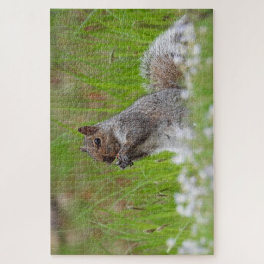 Cute Gray Squirrel Green Grass Bluetts Legpuzzel (Verticaal)