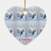 Cute gray squirrel sneeuwscène bij wilde dieren ke keramisch ornament (Achterkant)