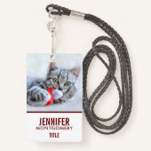 Cute Gray Tabby Cat met kerstPet Xmas Badge (Achterkant met draagriem)
