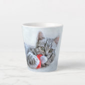 Cute Gray Tabby Cat met kerstPet Xmas Latte Mok (Voorkant)
