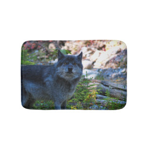 Cute Gray Wolf en Wilderness Forest Badmat