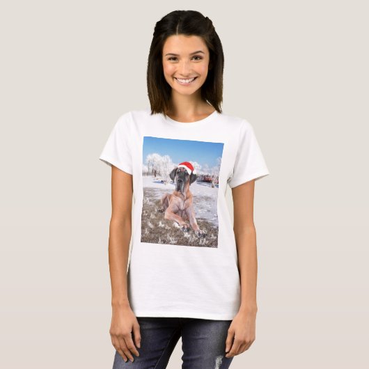 Cute Great Dane Dog Sitting in Snow-Kerstmis-Pet T-shirt (Voorkant volledig)