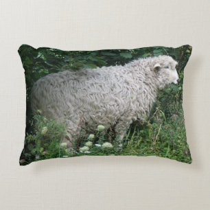 Cute Greedy Sheep Eating Pillow Decoratief Kussen