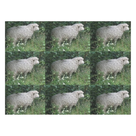 Cute Greedy Sheep Eating Tablecloth Tafelkleed (Voorkant (Horizontaal))