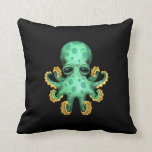 Cute Green Baby Octopus op zwart Kussen