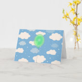 Cute Green Balloon en een Cheerful Sky Birthday Kaart (Gele Bloem)