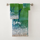 Cute green blue faux gold glitter monogram bad handdoek (Insitu)