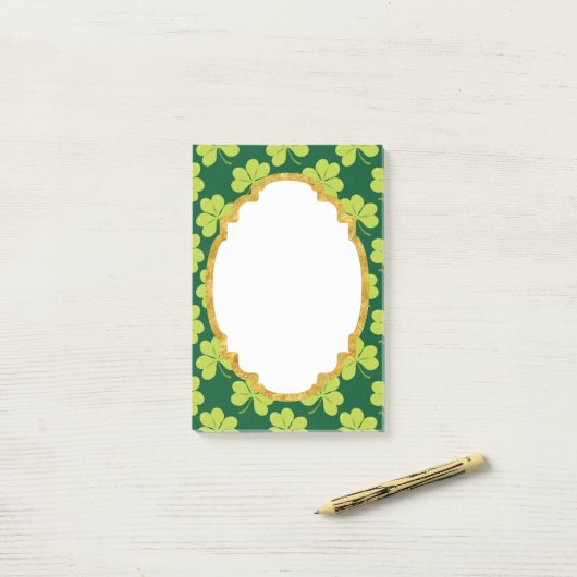 Cute Green Clover Patroon Post-it® Notes (Op bureau)
