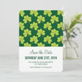 Cute Green Clover Shamrock Pattern Save The Date (Staand voorkant)