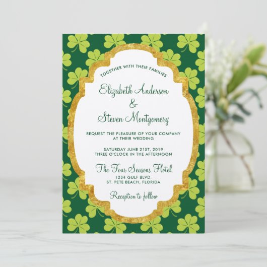 Cute Green Clover Shamrock Pattern Wedding Kaart (Staand voorkant)