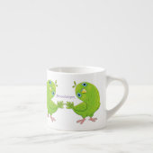 Cute green curious paraket cartoon espresso kop (Rechts)