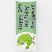 Cute green curious paraket cartoon spandoek (Verticaal)