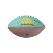 Cute green dimetrodon cartoon illustration american football (Gedraaid 270)