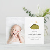 Cute Green Dinosaur Baby Foto Birth Aankondiging (Staand voorkant)