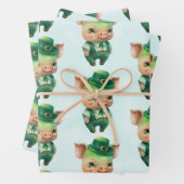 Cute Green Fairytale Pig in Fancy Attire Inpakpapier Vel (In situ)