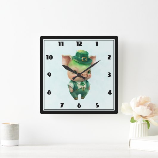 Cute Green Fairytale Pig in Fancy Attire Vierkante Klok (Huis)
