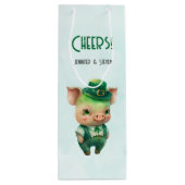 Cute Green Fairytale Pig in Fancy Attire Wijn Cadeautas (Achterkant)