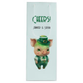 Cute Green Fairytale Pig in Fancy Attire Wijn Cadeautas (Voorkant)