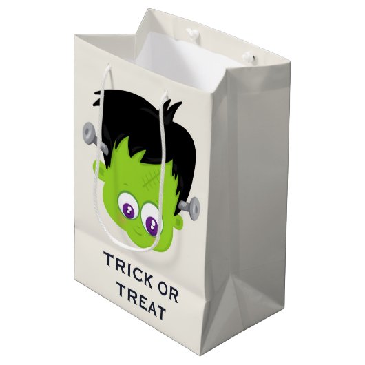 Cute Green Frankenstein Monster face Halloween Medium Cadeauzakje (Voorkant Gekanteld)