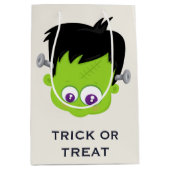 Cute Green Frankenstein Monster face Halloween Medium Cadeauzakje (Voorkant)