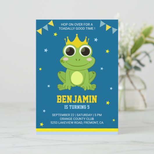 Cute Green Frog kinderen Birthday Party Invitation Kaart (Staand voorkant)