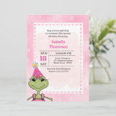 Cute Green Frog Pink Birthday Party Invitation Kaart (Staand voorkant)
