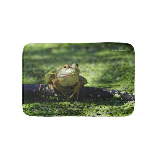 Cute Green Frog slaat een paal op de slang Badmat (Voorkant)