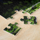 Cute Green Frog slaat een paal op de slang Legpuzzel (Zijkant)