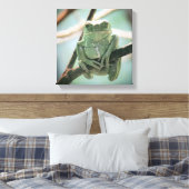 Cute Green Frog Zitting on a Branch Canvas Afdruk (Insitu (Slaapkamer))