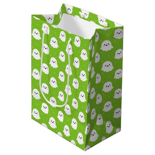 Cute Green Ghost Patroon – Halloween Design Medium Cadeauzakje (Voorkant Gekanteld)