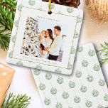 Cute Green Gingham Pset Aangepaste kerstfoto Keramisch Ornament<br><div class="desc">Green Gingham Plaid Waterverf Photo Square Christmas Holiday Ornament - Elegante aangepaste familie foto getextureerde waterverf illustratie ontwerp. Personaliseer met uw familiefoto,  naam en jaar.</div>