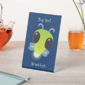 Cute green glow bug firefly cartoon illustration reclamebord met voetstuk (Insitu)