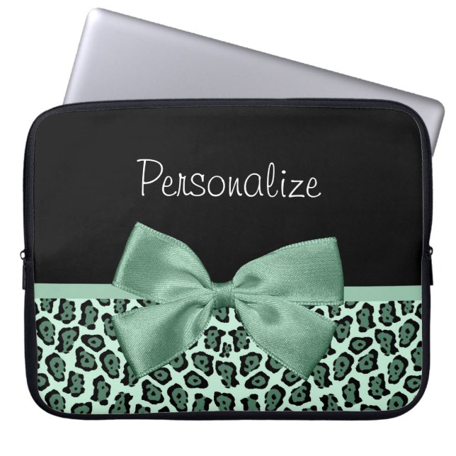 Cute Green Jaguar Print Girly Jade Bow en Name Laptop Sleeve (Voorkant)