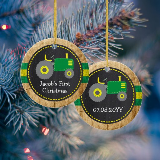 Cute Green Tractor First kerst Faux Wood Keramisch Ornament