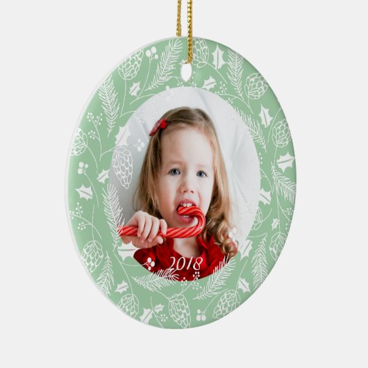 Cute Green & White Pine and Holly Wreats Kerstmis Keramisch Ornament (Rechts)