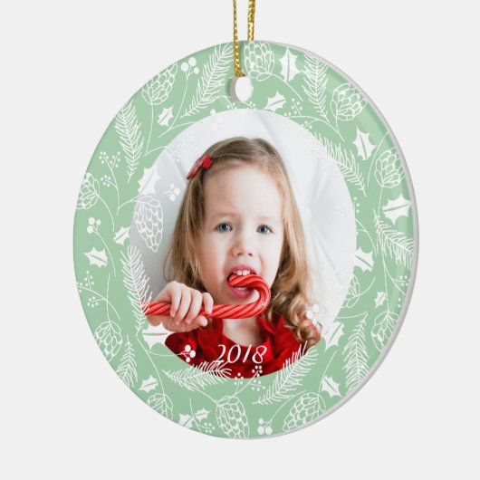 Cute Green & White Pine and Holly Wreats Kerstmis Keramisch Ornament (Links)