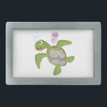 Cute green zee schildpad happy cartoon illustratie gesp<br><div class="desc">Deze gelukkige groene zee schildpad blaast bubbels! Ontworpen in een leuke illustratiemodus voor de cartoon.</div>