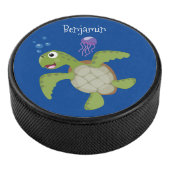 Cute green zee schildpad happy cartoon illustratie hockey puck (3/4)