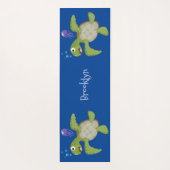 Cute green zee schildpad happy cartoon illustratie yogamat (Achterkant)